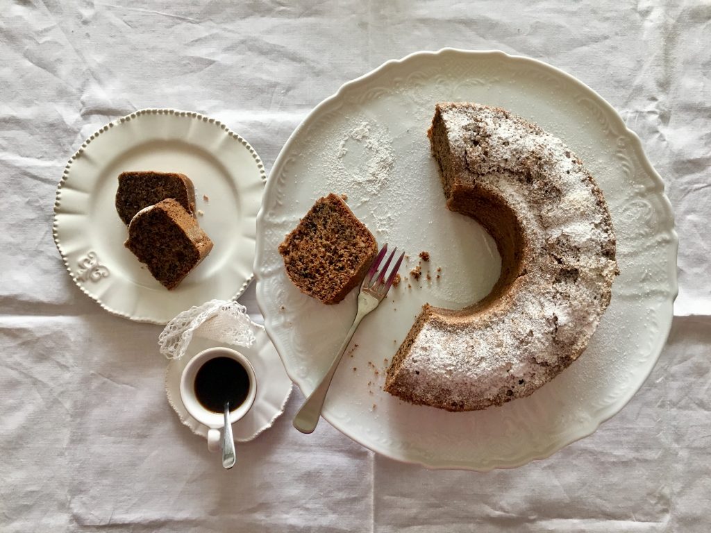 Orechová bábovka – bezlepková s banánami