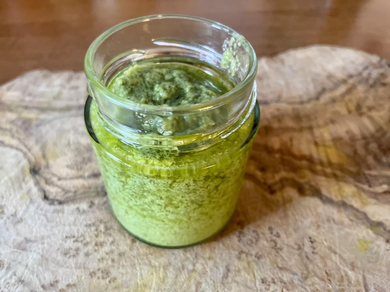 výborné pesto zo zelenej cibuľky